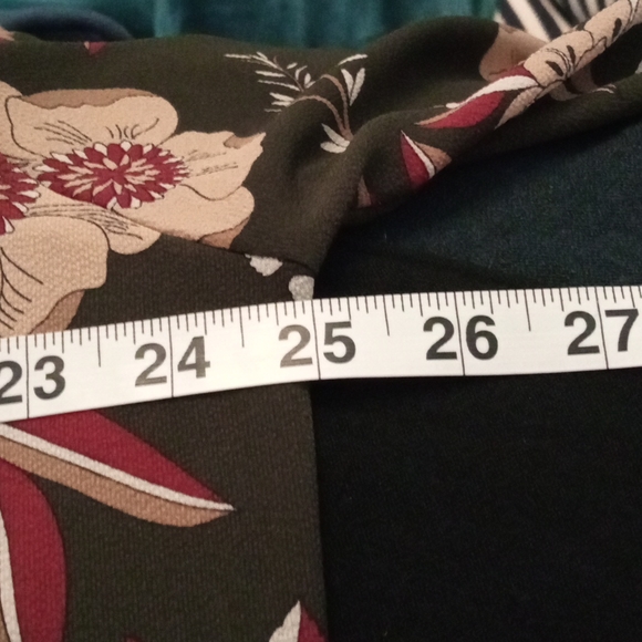 Silky lightweight blouse. Made and purchased in Italy. XL - Picture 9 of 9